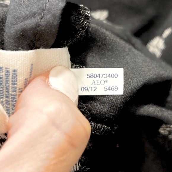 American Eagle Blouse - Black and white leaf pattern - Picture 8 of 9